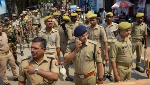 পুলিশের জালে খোদ পুলিশ! হাওড়ায় ১৫ হাজার টাকা ঘুষ নিতে গিয়ে হাতেনাতে গ্রেফতার সাব-ইন্সপেক্টর!