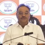 শমীকের ‘ব্যান্ড পার্টি’ মন্তব্যে খোদ গেরুয়া শিবিরেই চরম বিরক্তি! নীতি-আদর্শের দেউলিয়াপনা নিয়ে উঠছে কঠিন প্রশ্ন!