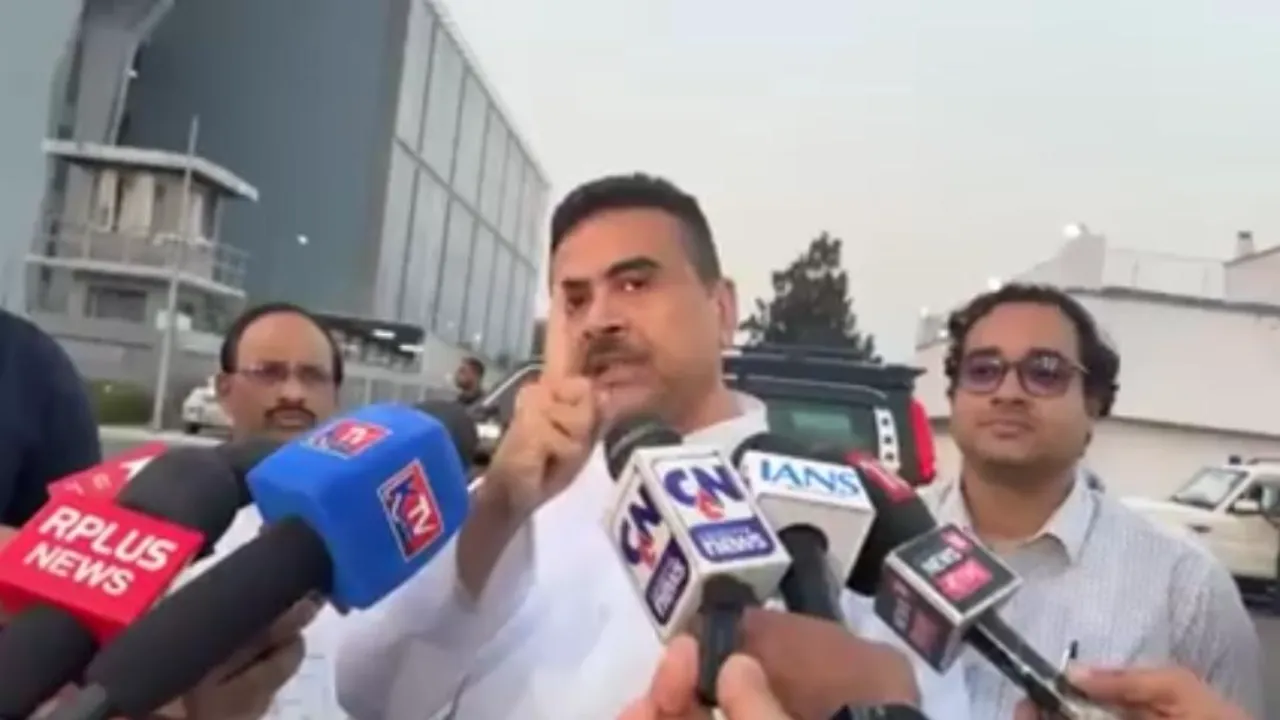 গেরুয়া পতাকায় থুতু! “ওর নাকে শুকনো লঙ্কা জ্বালিয়ে ধোঁয়া ঢোকাবো” হুঙ্কার শুভেন্দুর!