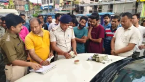 বিধানসভা ভোটের আগে একি কাণ্ড? ব্যবসায়ীর গাড়ি থেকে উদ্ধার গুপ্তধন, প্রশাসনের কড়া নজর!