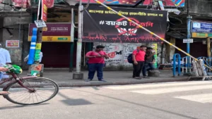 মোদী আসার আগেই ফের চূড়ান্ত অসভ্যতা! শহরজুড়ে পোস্টার দিয়ে এ কোন নোংরামো?