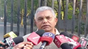 দিলীপ ঘোষের কণ্ঠে কাঁপল ইকোপার্ক: ভরসকালে ঝালমুড়ির আড্ডায় এল ‘বিশেষ’ চমক!