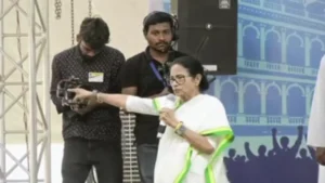 হারের আতঙ্কে জ্যোতিষী মমতা? ২০২৬-এ মোদী সরকার পতনের অবাস্তব দাবি!