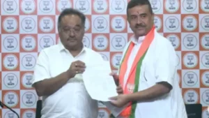 শমীকের সারপ্রাইজ গিফট! শুভেন্দুর হাতে তুলে দিলেন ২০২৬-এর সেই বিশেষ রক্ষাকবচ!