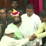বিধানসভায় বেনজির সৌজন্য! নতুন স্পিকার রথীন্দ্র বসুকে যৌথভাবে আসনে বসালেন শুভেন্দু-শোভনদেব!
