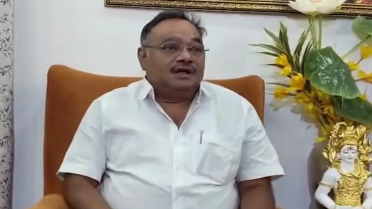 দিল্লিতে শুভেন্দু-ঋতব্রত সাক্ষাৎ ঘিরে জল্পনা, ‘দরজা বন্ধ’ বলে ২৪ ঘণ্টার মধ্যে মহাবিস্ফোরণ ঘটালেন শমীক!