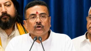 নবান্নে তুলকালাম জল্পনা! সচিব পর্যায়ের হাই-ভোল্টেজ বৈঠকে একাধিক বিধায়ক, তবে কি রাজভবনে নতুন শপথের প্রস্তুতি?