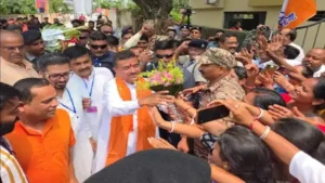 ‘উত্তরকন্যা’য় নতুন ইতিহাস! উত্তরবঙ্গের বঞ্চনা মুছতে শাঁখ-ঢাকের আওয়াজে বাগডোগরায় মেগা এন্ট্রি মুখ্যমন্ত্রী শুভেন্দুর!