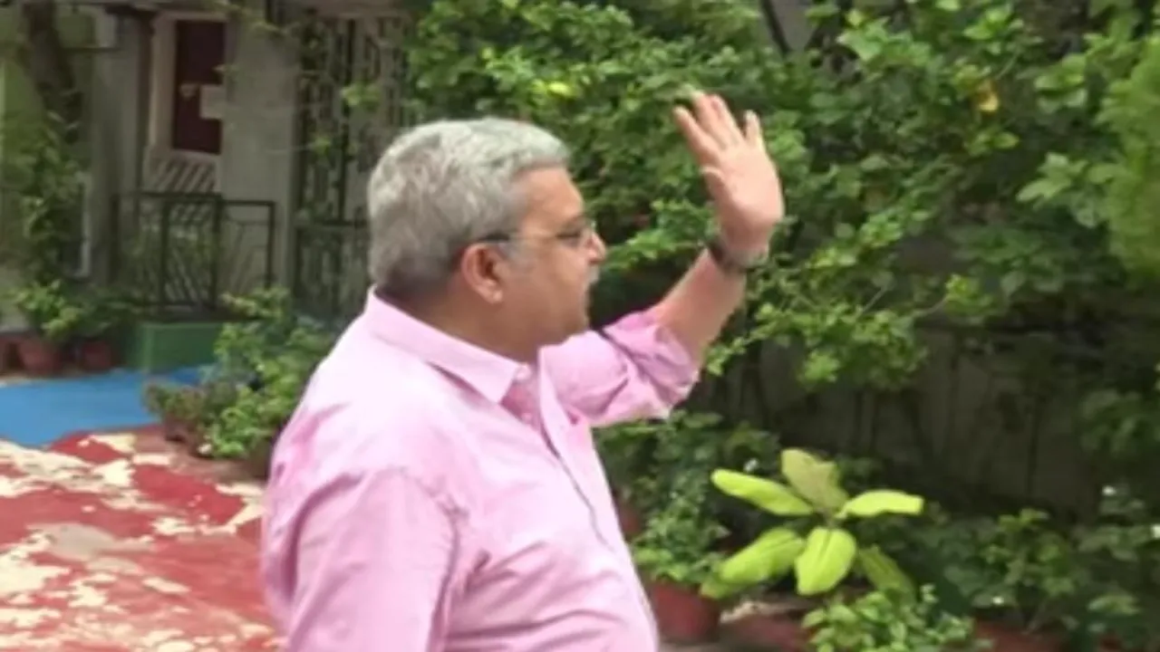 “তল্লাশির নামে বিজেপির লোকেদের সাক্ষী করে এনেছে সিআইডি!” কালীঘাটে পৌঁছেই বিস্ফোরক দাবি কল্যাণ বন্দ্যোপাধ্যায়ের!