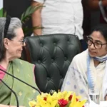 দিল্লিতে সোনিয়া গান্ধীর বাড়িতে গেলেন মমতা: ঘর ভাঙার গুঞ্জন আর কালীঘাটে সিআইডি-র হানা, তীব্র কটাক্ষ বিরোধীদের!