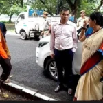 সাতসকালে কলকাতার বুকে একি কাণ্ড! ‘আন্ডার দ্য টেবিল ডিলিং’ হাতেনাতে ধরে লাইভ ক্যামেরাতেই রণংদেহী রূপ পুরমন্ত্রী অগ্নিমিত্রার! তোলপাড় রাজ্য রাজনীতি!