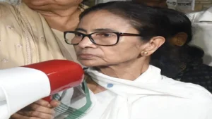 ‘লড়াকু’ মমতার এই পরিণতি কেন? গৃহবন্দির অভিযোগে সোচ্চার, কিন্তু রাজপথে আন্দোলনের সেই ঝাঁজ উধাও কেন?