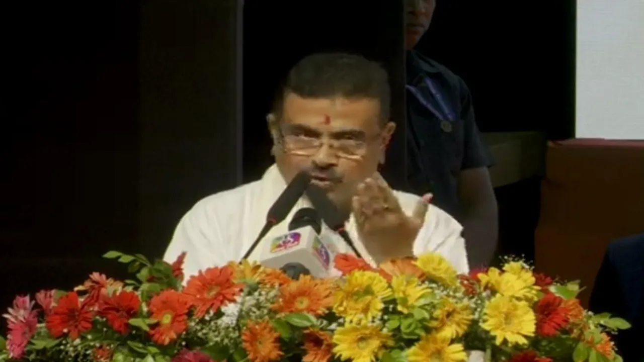 “শ্যামাপ্রসাদ না থাকলে আজ এই অস্তিত্বই থাকত না!” নতুন বিধায়কদের সামনে দাঁড়িয়ে অতীতকে তীব্র তোপ মুখ্যমন্ত্রীর!