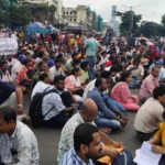 ধর্মতলায় হাহাকার! সুপ্রিম রায়ে চাকরি হারিয়ে এবার রাজপথে ‘বঞ্চিত’ শিক্ষাকর্মীরা!
