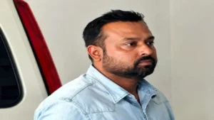 কালীঘাটে রুদ্ধশ্বাস ড্রামা! সুপ্রিম কোর্টে ধাক্কা খেতেই অভিষেকের বাড়ি থেকে আপ্ত সহায়ক সুমিতকে গ্রেফতার করল CID!