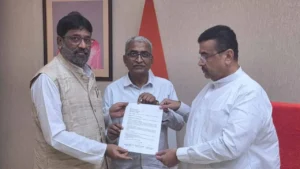 নবান্নে মুখ্যমন্ত্রীর ঘরে মুর্শিদাবাদের ২ সাংসদ! ভোটার তালিকা থেকে ২৭ লক্ষ মানুষের নাম বাদ পড়া নিয়ে বিরাট পদক্ষেপ!