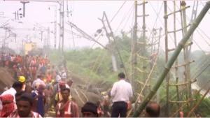 ফরাক্কায় নজিরবিহীন ব্রেকথ্রু! এই বিশেষ প্রযুক্তিতে সোজা হলো বেঁকে যাওয়া রেললাইন!