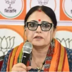 সল্টলেকে সাতসকালে একী কাণ্ড! আচমকা মাইক হাতে রাস্তায় নেমে একী করলেন পুরমন্ত্রী?