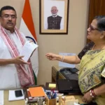 নবান্নে রুদ্ধদ্বার সাক্ষাৎ! মুখ্যমন্ত্রী শুভেন্দুর হাতে ‘গোপন’ তালিকা তুলে দিলেন সাংসদ কাকলি!