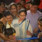 কুণালদের রাজাবাজারে পুলিশের মুখে ফেলে দোলাকে নিয়ে পুজো উদ্বোধনে মমতা! তীব্র ক্ষোভ তৃণমূলের অন্দরেই?