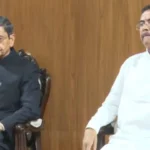 হাজার হাজার মানুষের সামনে ইডেনের রাজকীয় মঞ্চে বড় চমক! রাজ্যপালের হাতে দুর্গামূর্তি তুলে দিলেন মুখ্যমন্ত্রী!