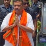 নন্দীগ্রামে মেগা ভোটযুদ্ধ! সাধারণ ভোটারের মতো টোটোয় চেপে বুথে এলেন মুখ্যমন্ত্রী শুভেন্দু অধিকারী!